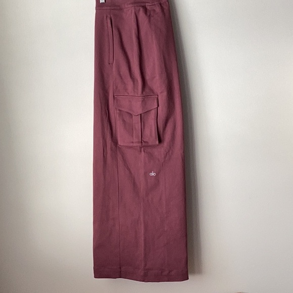 ALO Yoga Show Off Cargo Wide Leg Trouser, Burgundy Truffle Small - Picture 11 of 12